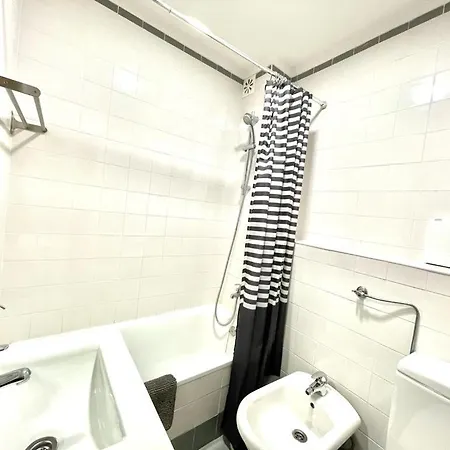 Lisboa, Lisbon, Charming Patio House, , Wifi, Air Conditioning, Near Metro, By Ig * リスボン