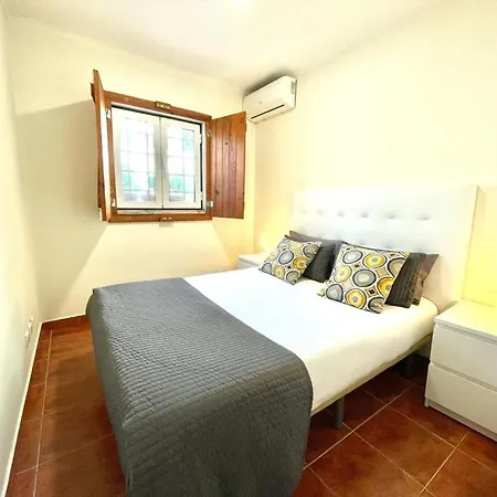 アパート Lisboa, Lisbon, Charming Patio House, , Wifi, Air Conditioning, Near Metro, By Ig